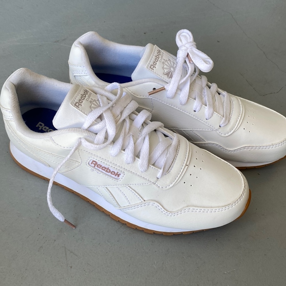 NWT. Reebok Classic Rose Gold Sneaker. Size 9.5.